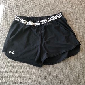 Black under armour shorts with pockets!